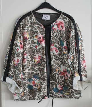 Vest bloemen en panter  print maat xxxl