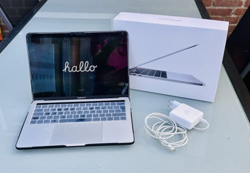 Apple MacBook Pro 2018 13,3" met Touch Bar, 2,3 GHz, 256GB (Qwerty) Zilver