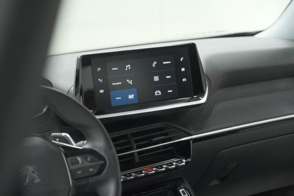 Peugeot 2008 puretech 130 eat8 active | parkeersensoren | navigatie | apple