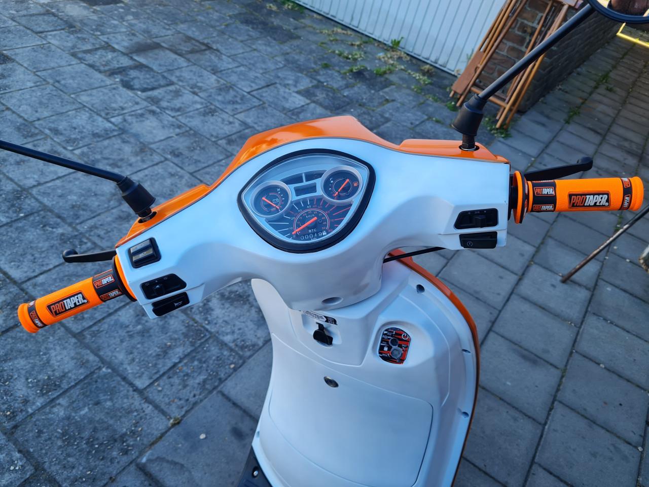 Agm scooter WK Editie