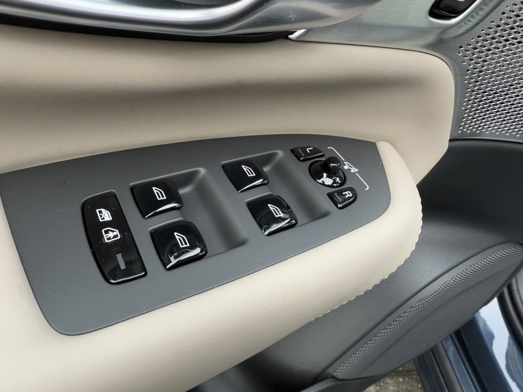 Volvo XC90 t8 awd ultra dark luchtvering | facelift | nieuwpr. € 107.559 |