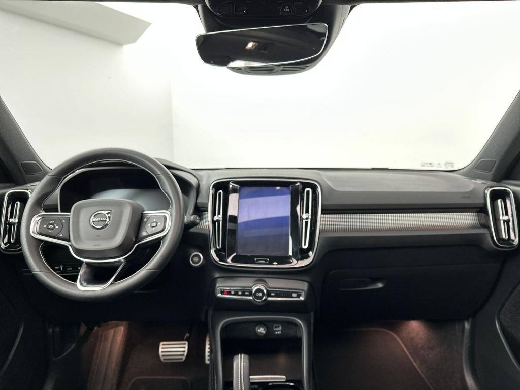 Volvo XC40 t5 262pk recharge r-design| pano| 360camera| adap.cruise| trekha