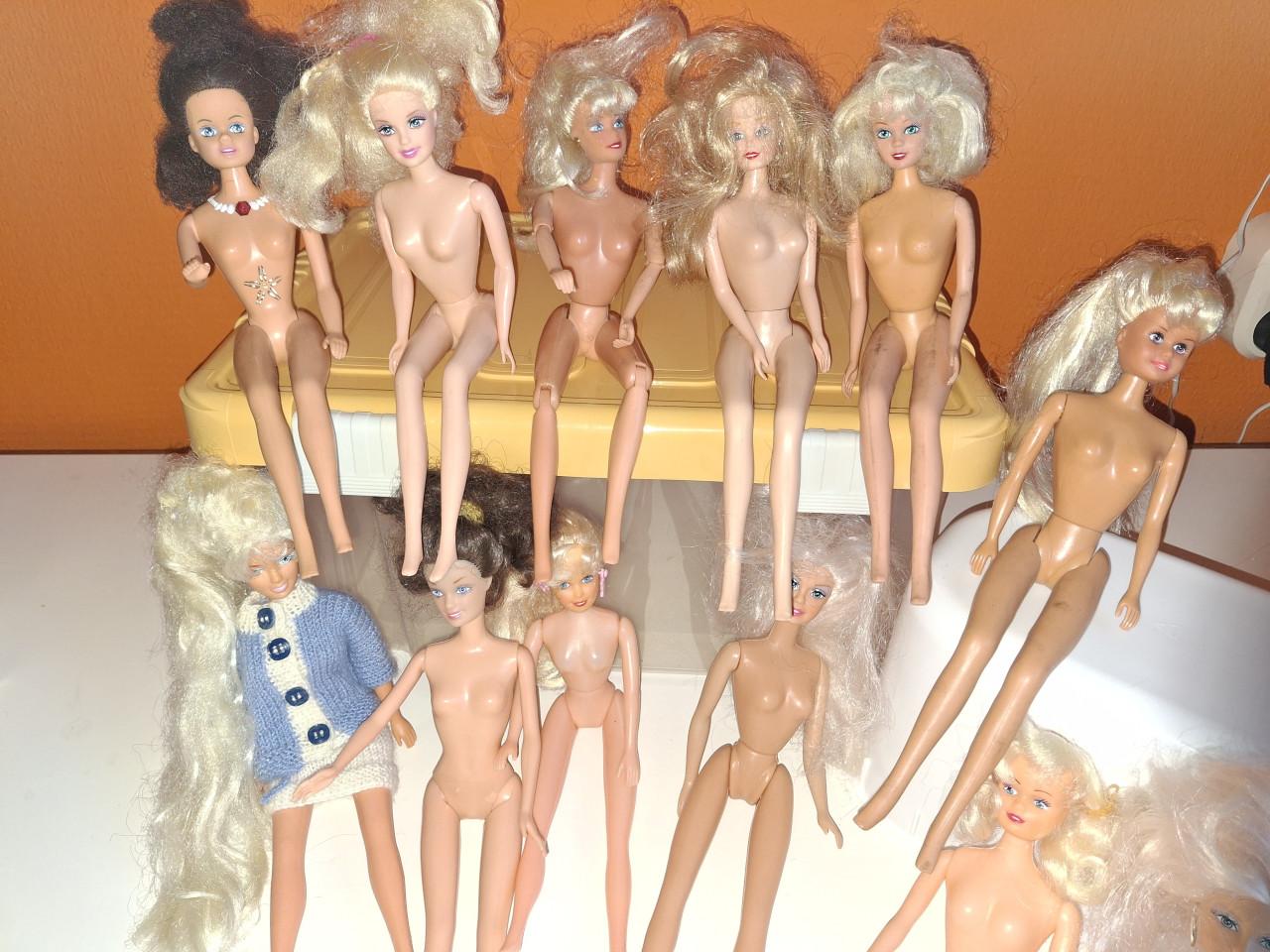12 barbies geen Mattel