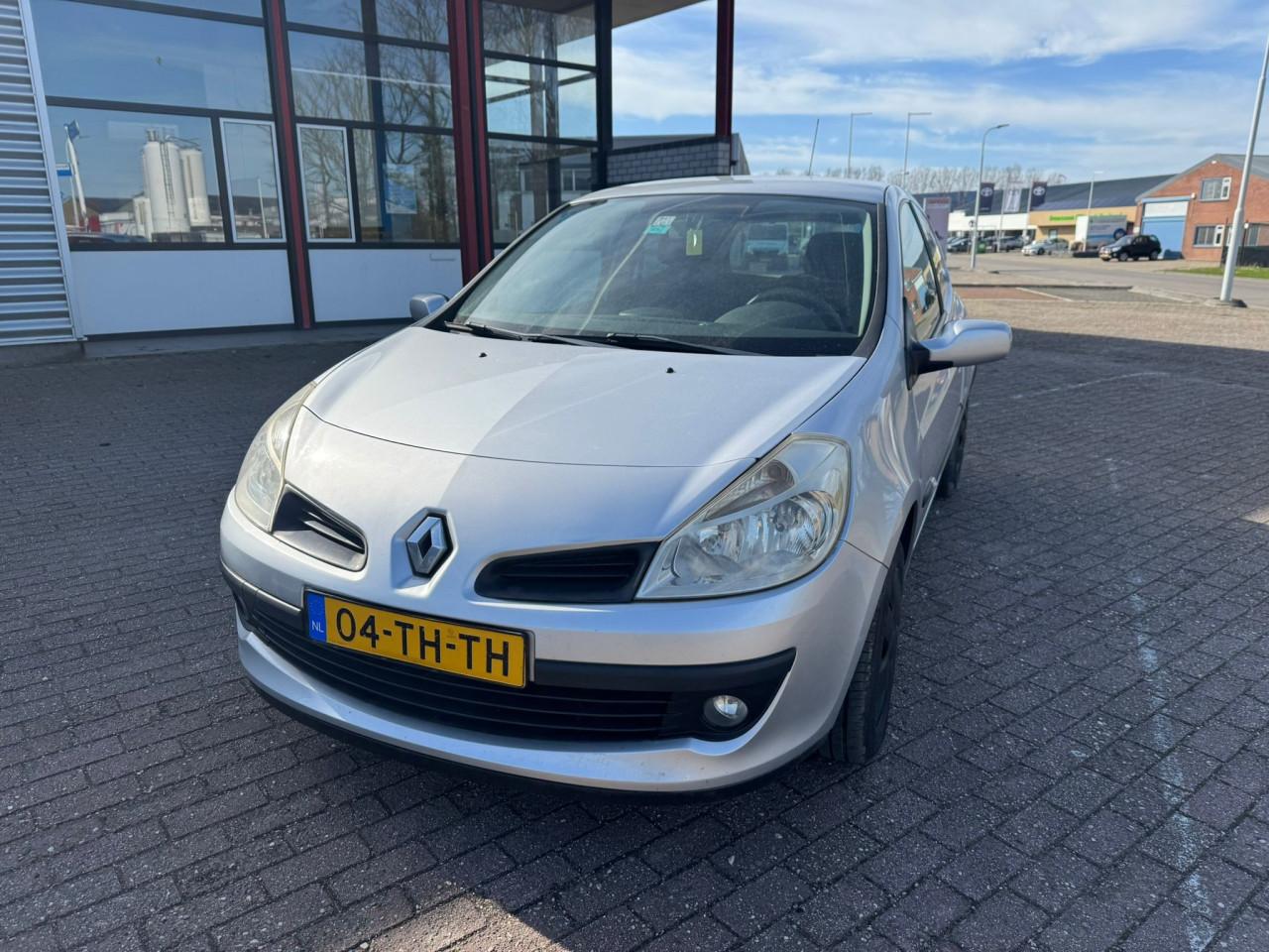 Renault clio automaat  bj 2006  1250 euro
