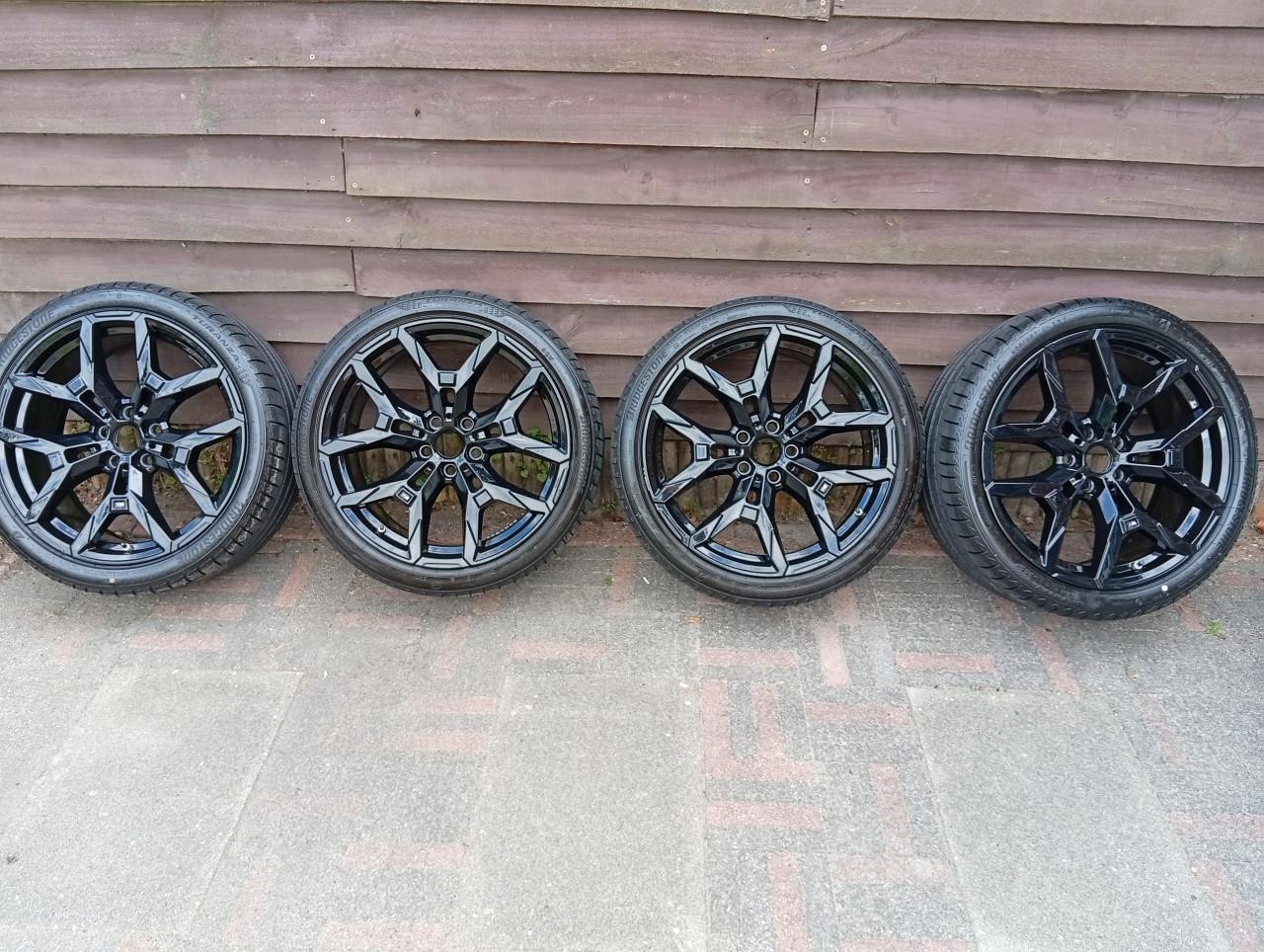 19Inch BMW 3 SERIE LCI G20 G21 995M VELGEN ZOMERBANDEN RFT