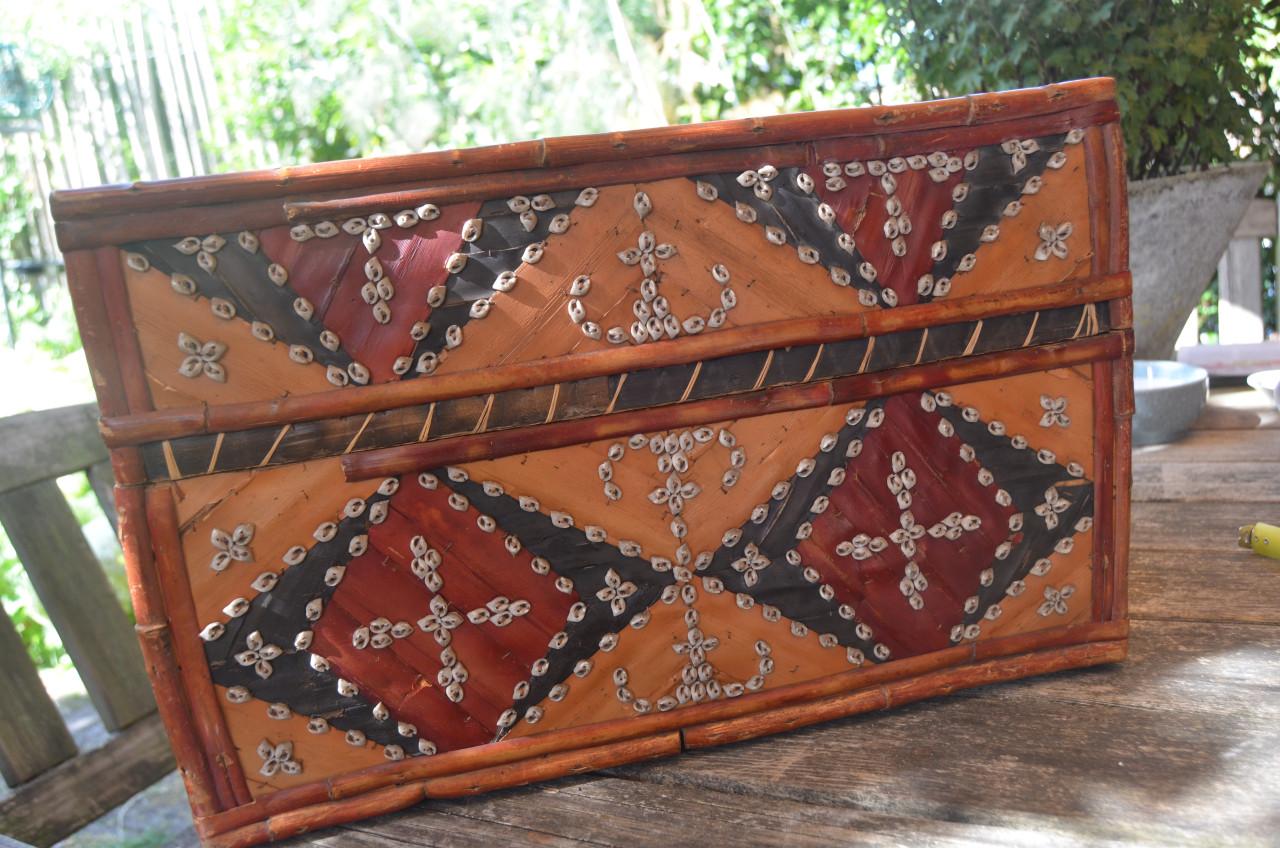 Mooie oude kist / doos met schelpen Aziatisch