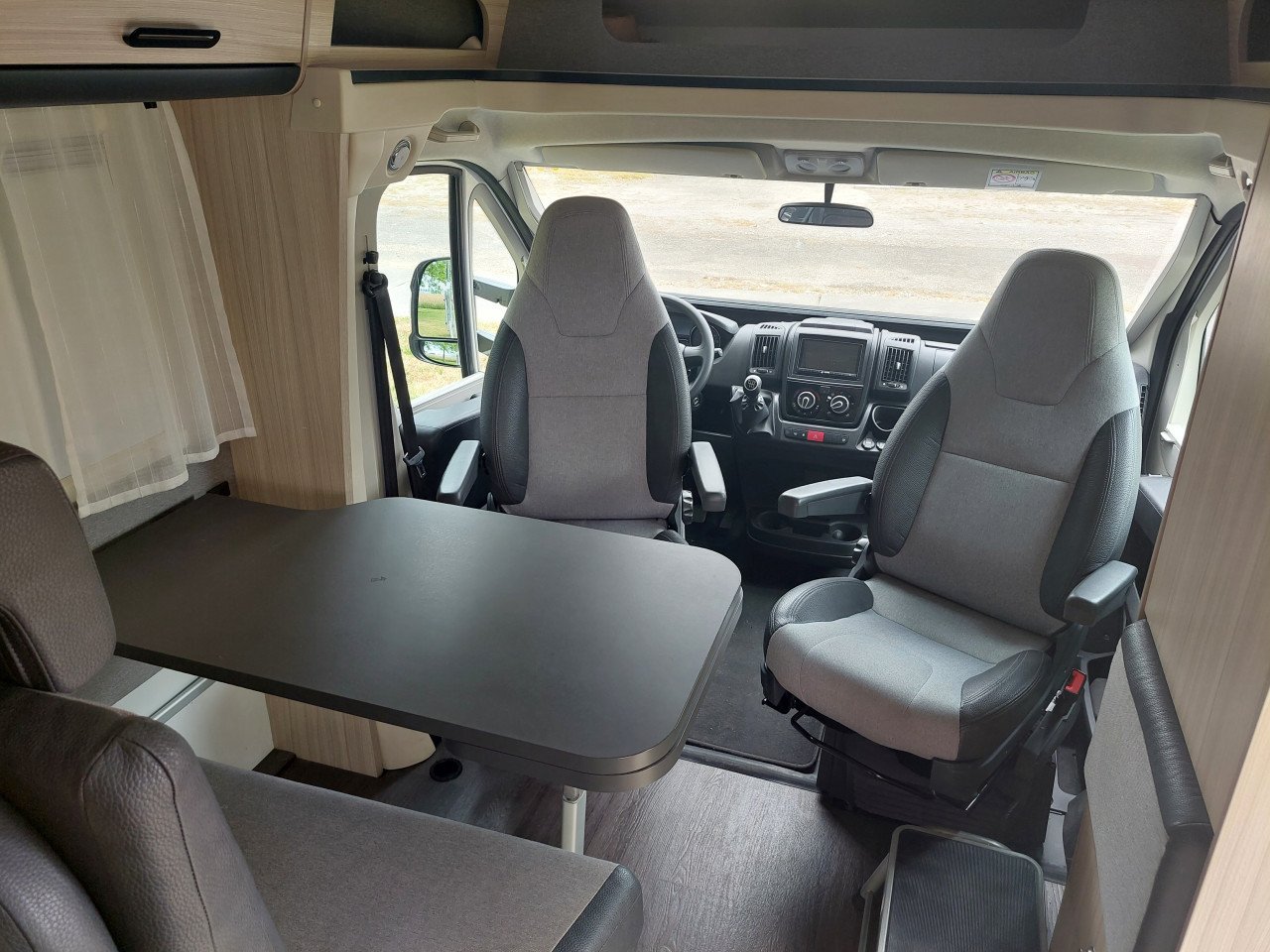 Camper 	ADRIA    model: SUNLIVING  S 65 SL, FIAT 140 pk (maart 2021)
