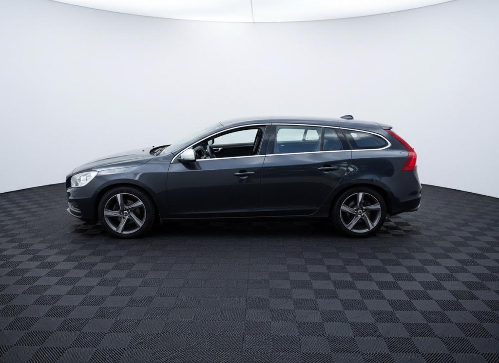Volvo V60 1.6 t3 r-design