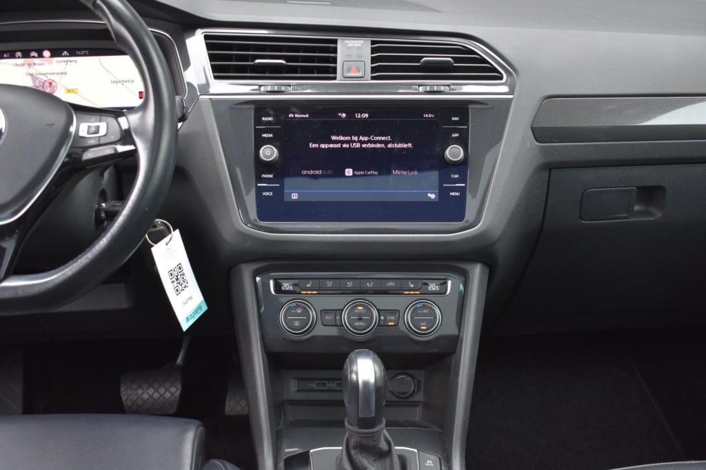 Volkswagen Tiguan 1.5 tsi act r-line | leder | pano | camera | virtual cock