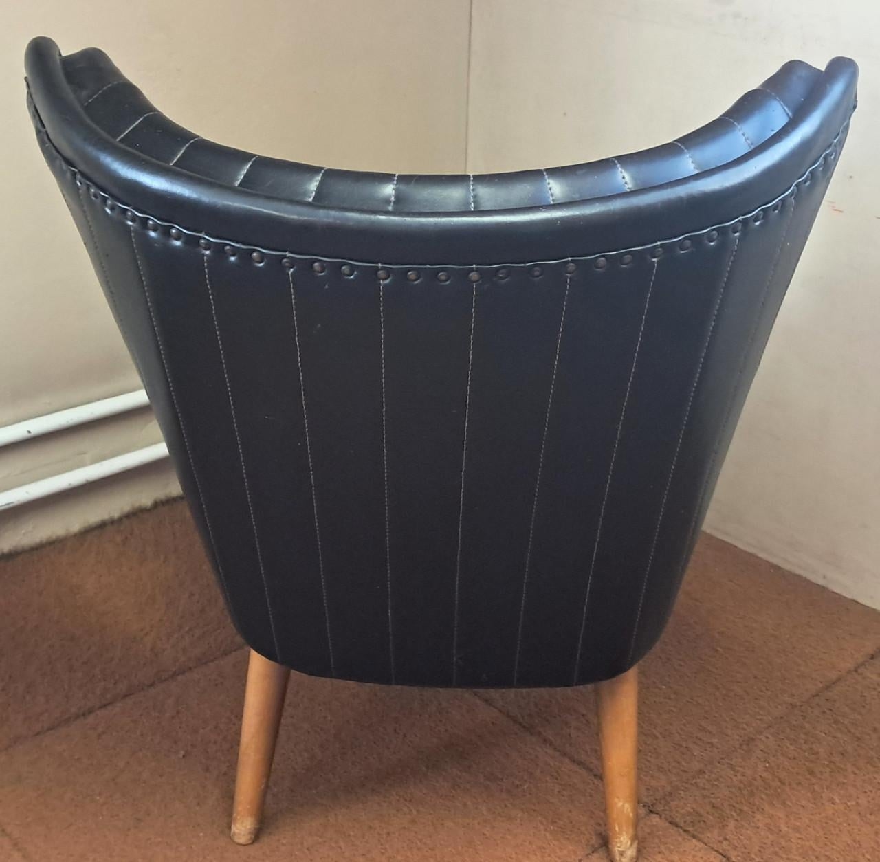 Vintage mid centery jaren 50 club-cocktail stoeltje skai met houten pootjes
