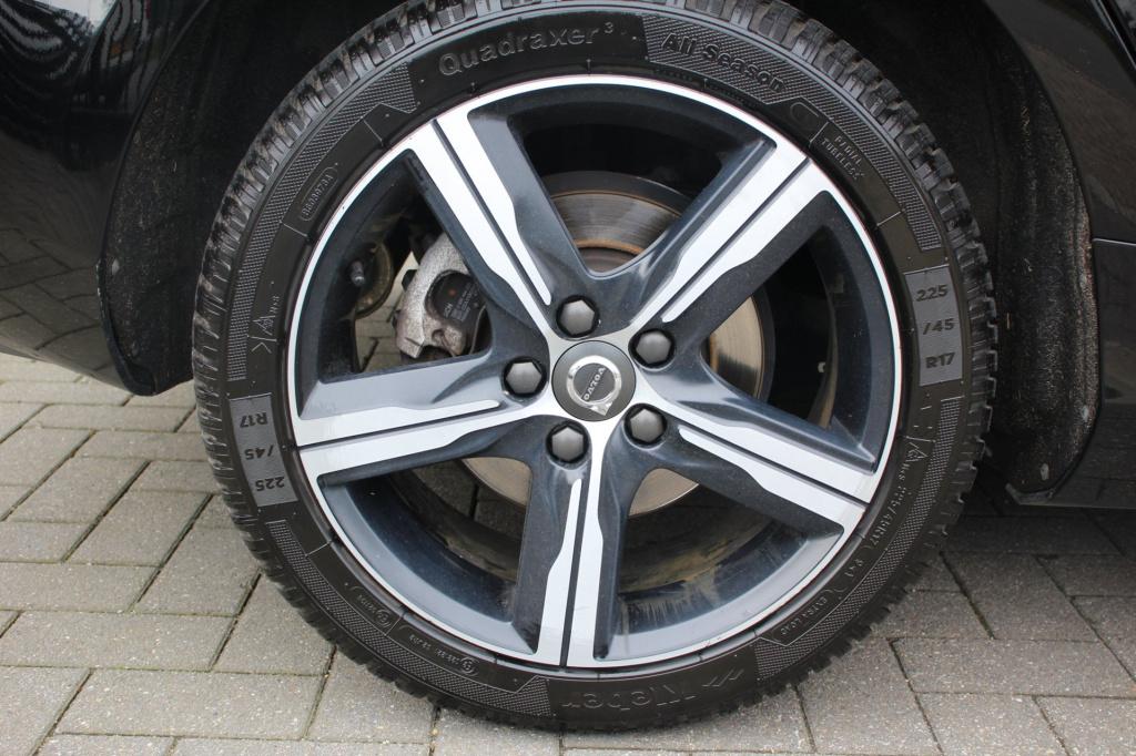 Volvo V40 1.5 t2 r-design automaat - leder/alcantara - led - navi - pdc + c