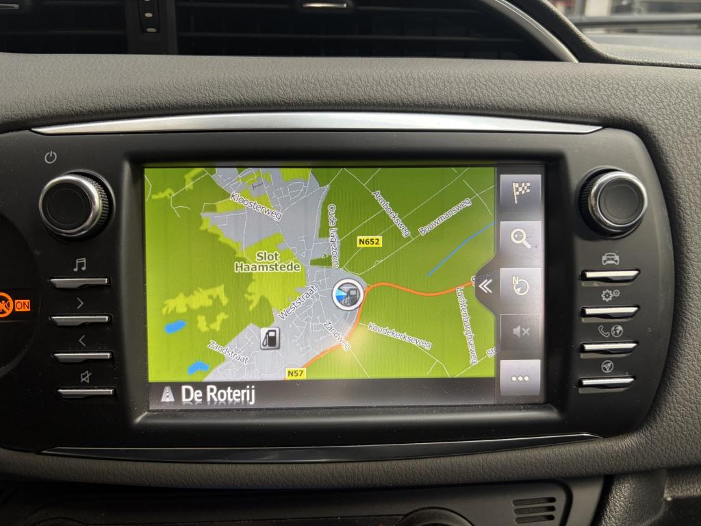 Toyota Yaris 1.5 hybrid dynamic | navi | climate | camera!
