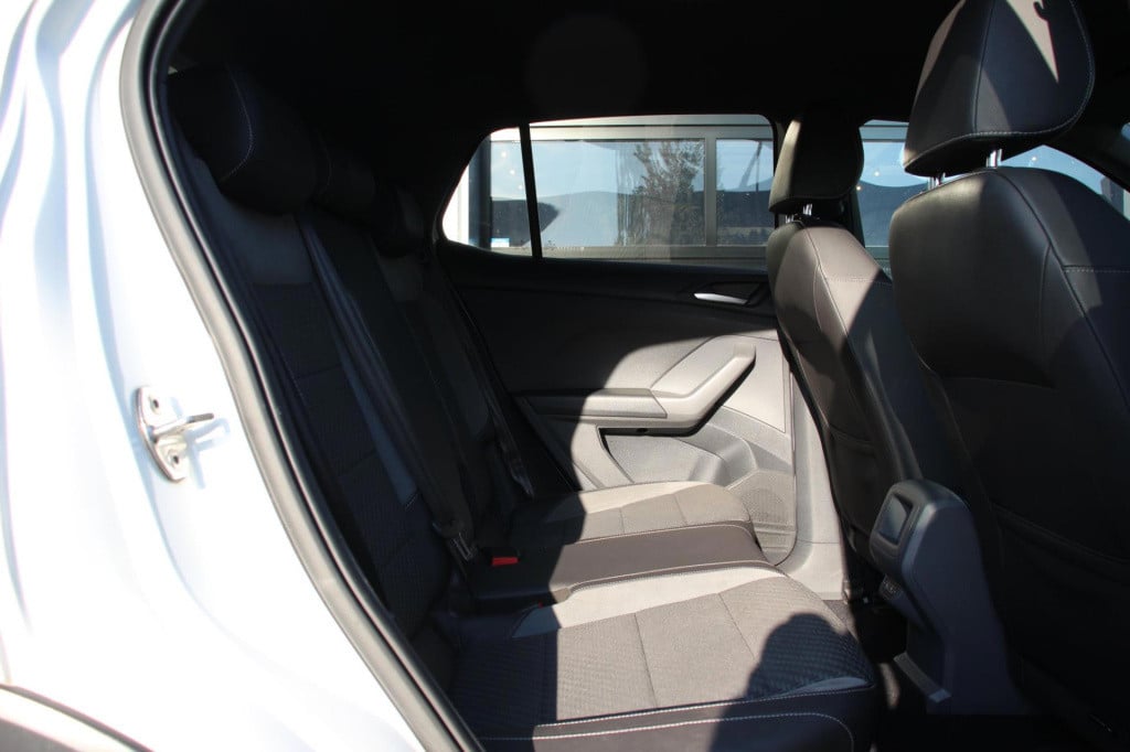 Volkswagen T-cross 1.0 tsi r-line - actieprijs: €20.195,- t/m 20 augustus!