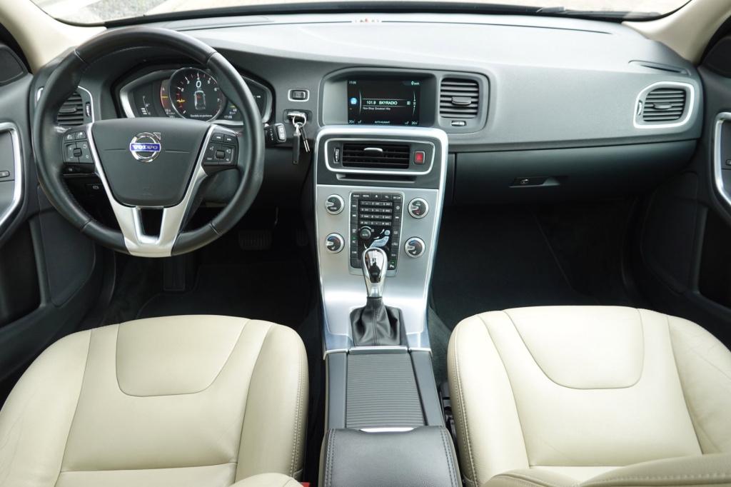 Volvo V60 cross country 2.0 t5 nordic+