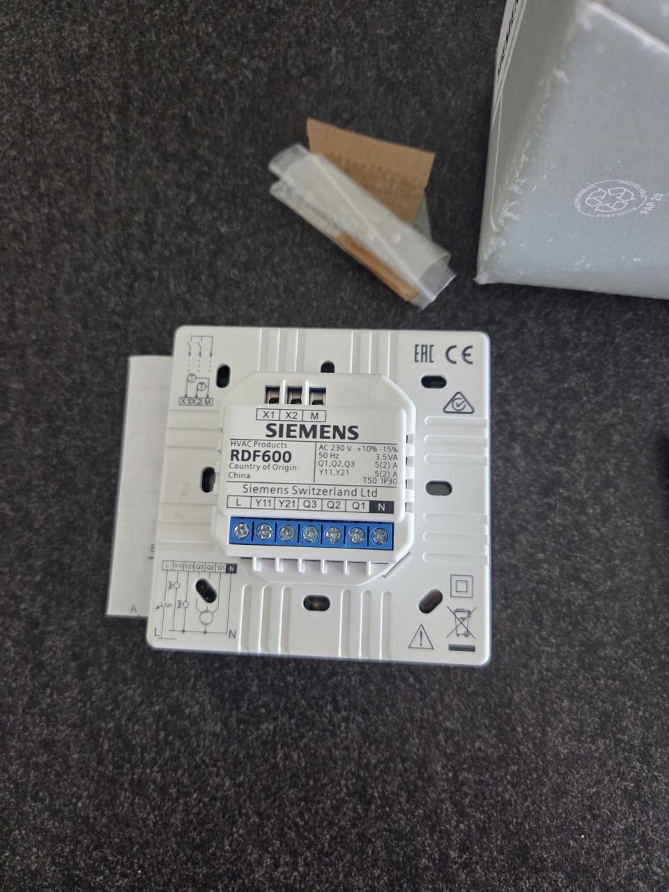 Kamerthermostaat siemens model rdf600, ook voor stadsverwarming.