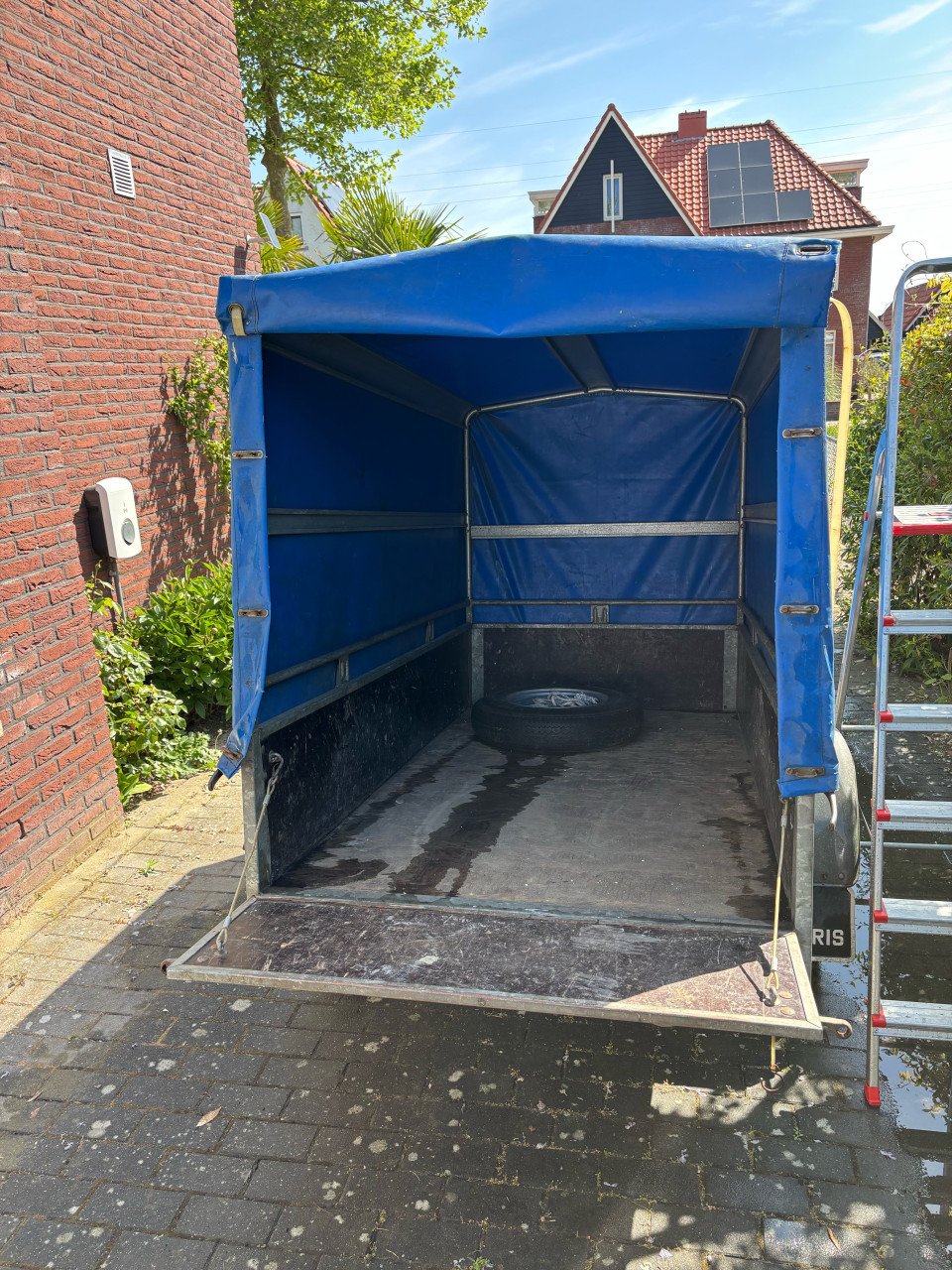 Mooie aanhanger met huif