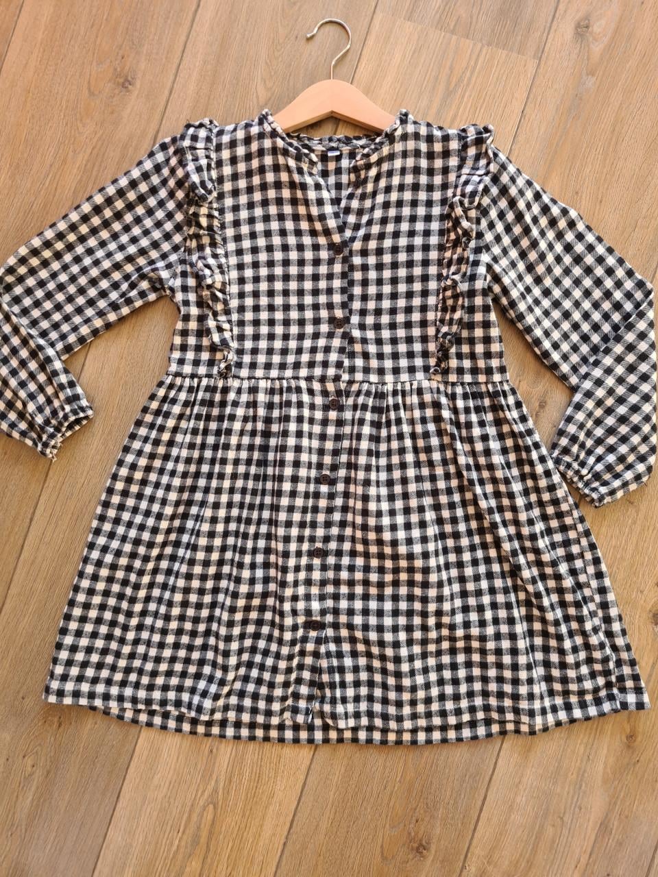 Zwart-wit geblokt jurkje met roezel van Zeeman  Maat 134-140