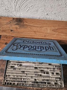 Antieke Victoria Typograph Stempeldoos met Letters
