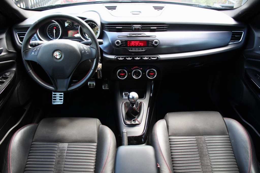 Alfa Romeo Giulietta 1.4 t turbo turismo - leder - cruise - clima - stoel v