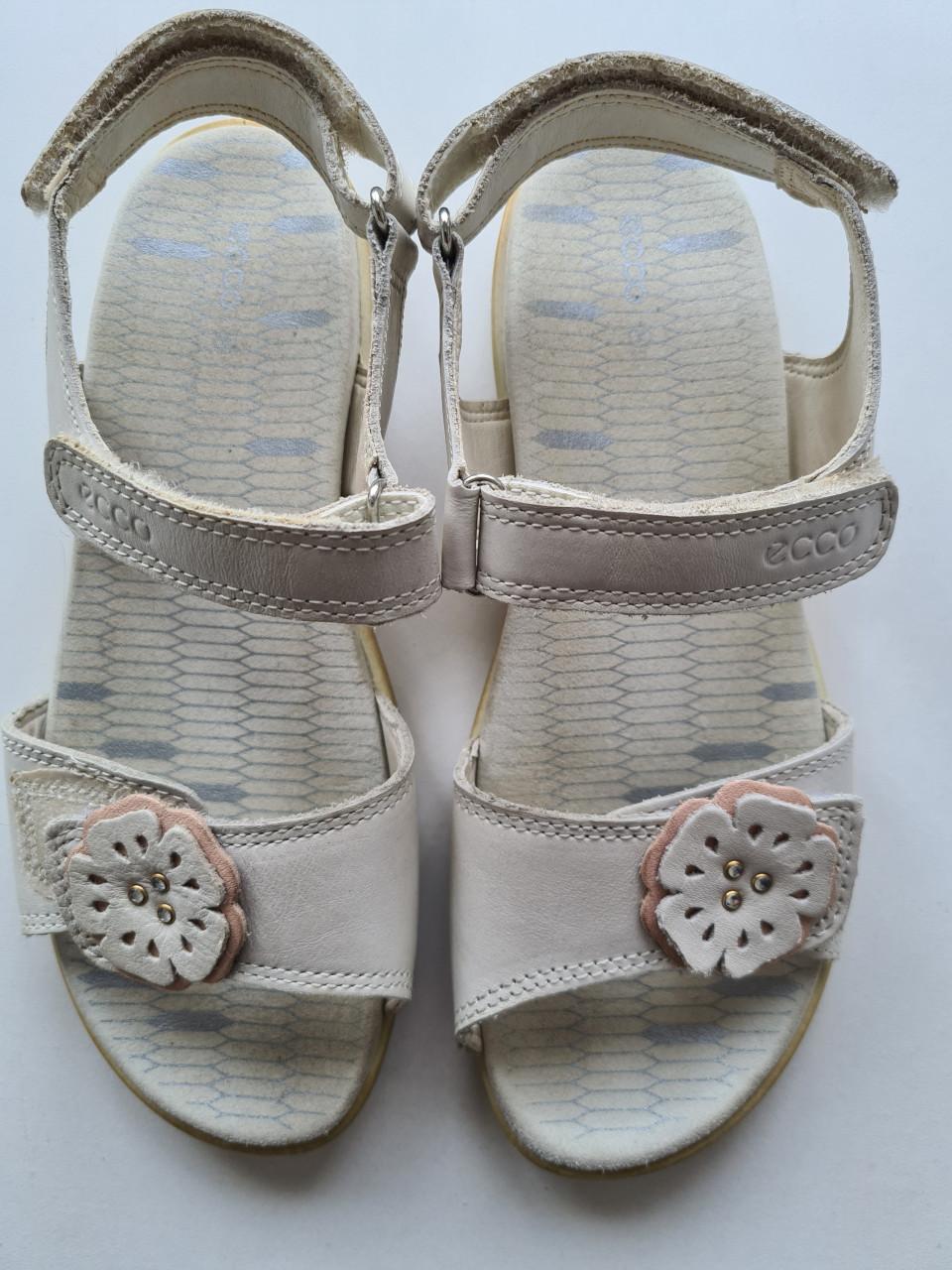 Ecru leren klittenband sandalen van Ecco  Maat 34