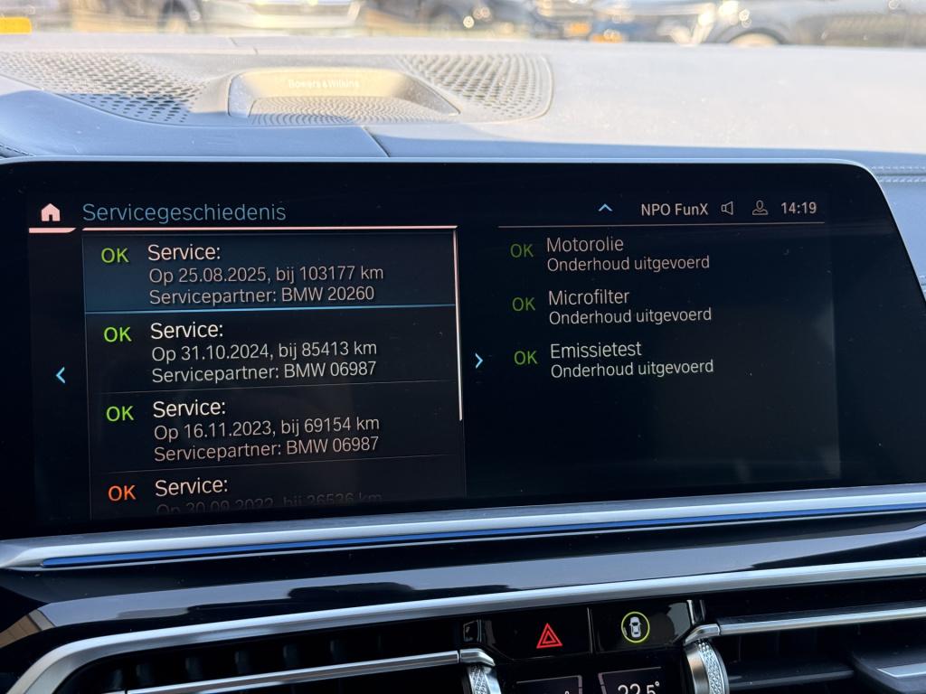 BMW X5 xdrive45e m-sport individual | b&o | sky lounge | luchtvering | mass