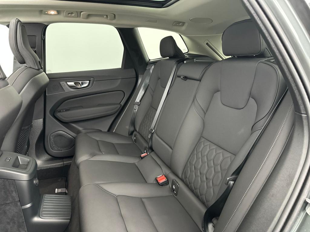 Volvo XC60 t6 398pk recharge ultra dark|