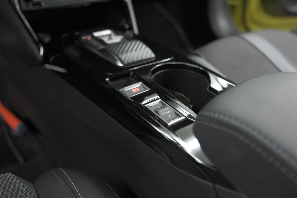 Peugeot 208 hybrid 136 e-dcs6 gt | camera | navigatie | parkeersensoren