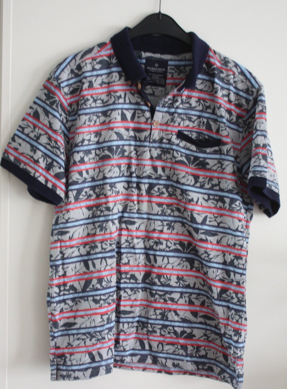 Polo blauw rode strepen en bloemen print  maat L