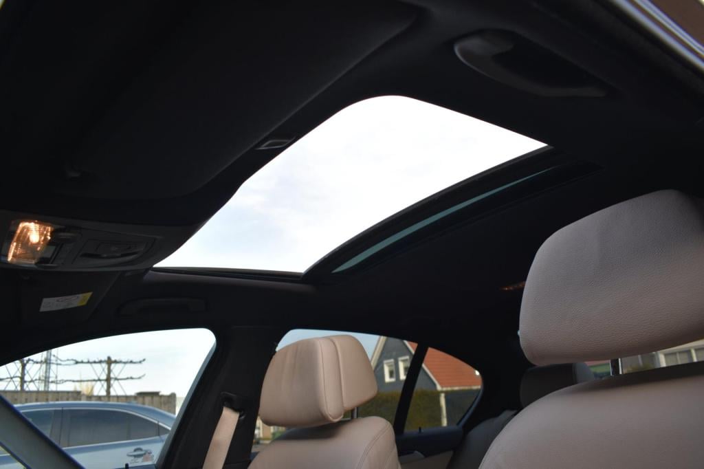 BMW 5 Serie 520i m sport | schuifdak | camera | leder | nap | adapt. cruise