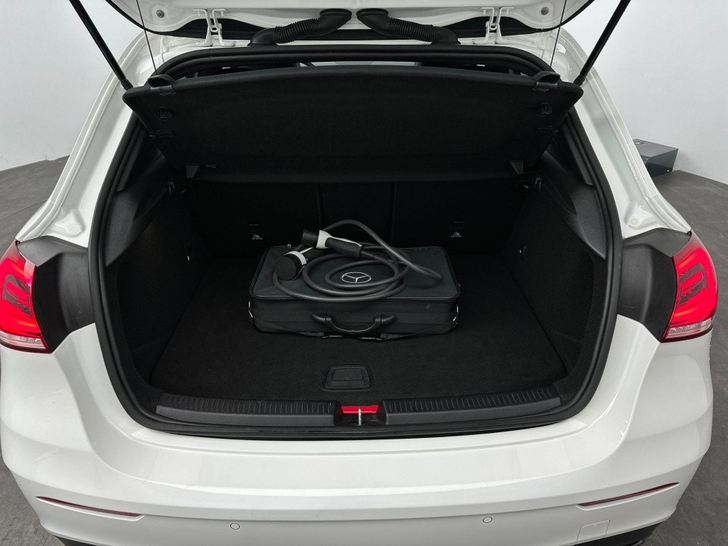 Mercedes-Benz A-Klasse 250 e amg pano sfeer camera night pakket