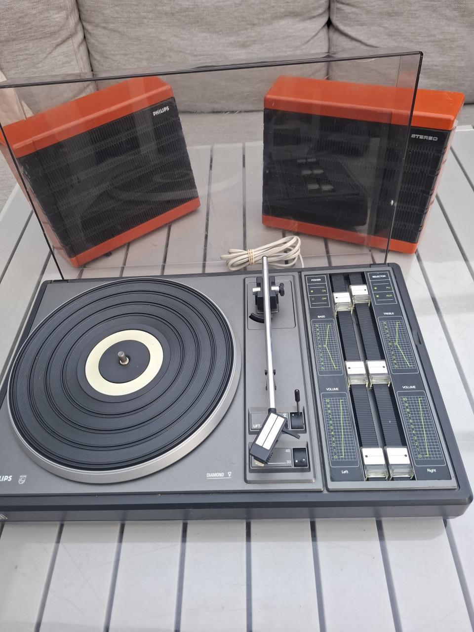 Philips 410 Platenspeler met speakers