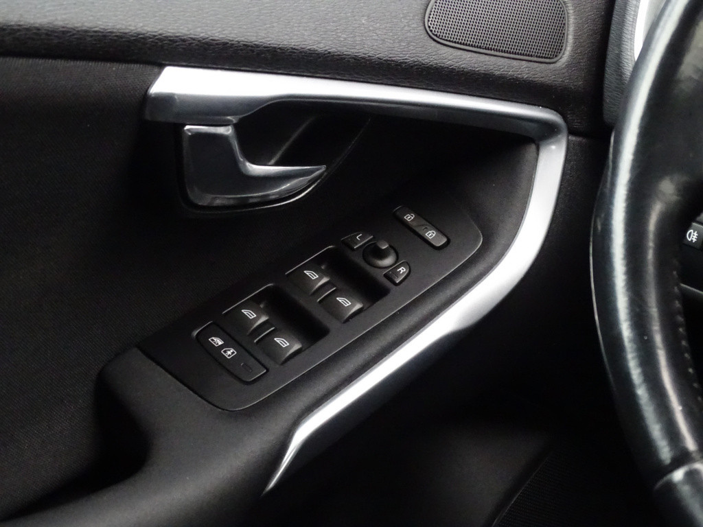Volvo V40 1.6 t2 momentum | stoelverwarming | navi | bluetooth
