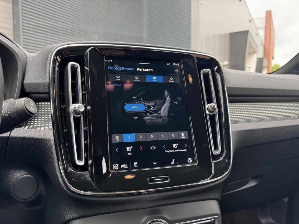 Volvo XC40 recharge p8 awd r-design 408pk | trekhaak uitklapbaar | navigati