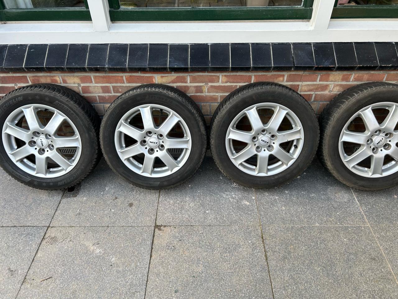 Garageopruiming Autowielen