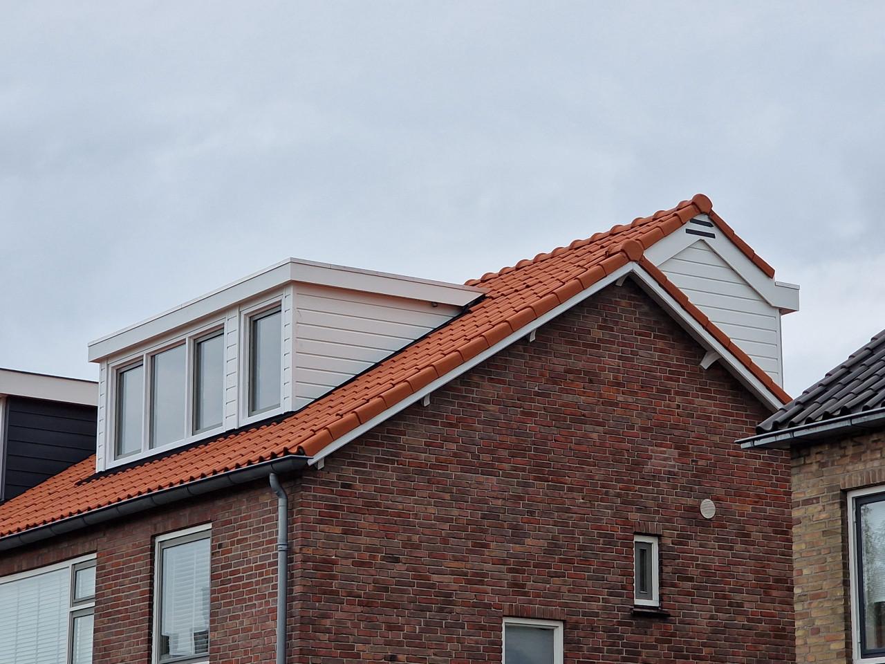 Prachtige dakkapel of nokverhoging van DakkapelDirect! 06 50818221