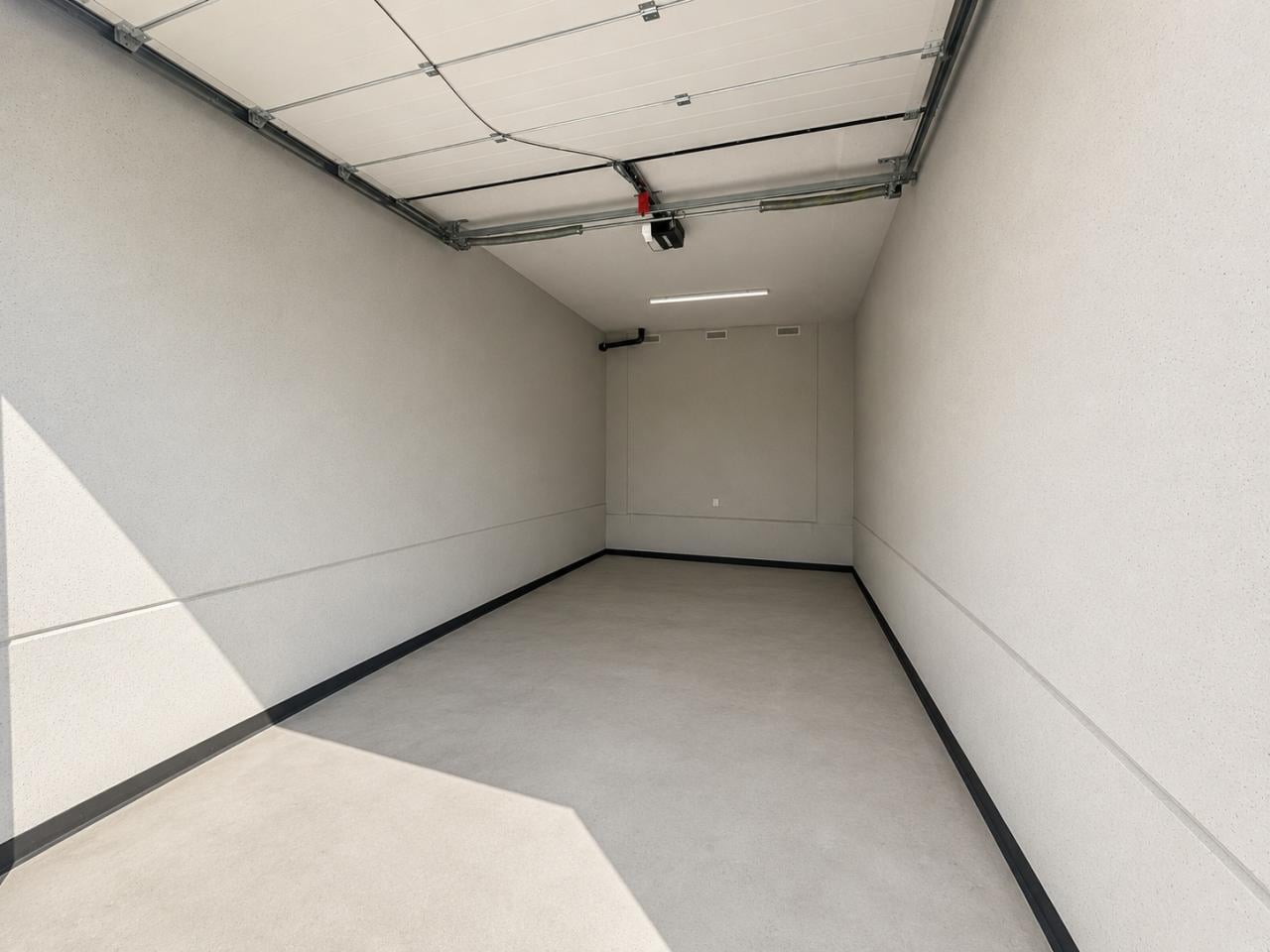 TE HUUR | XXL Garageboxen in Wissenkerke