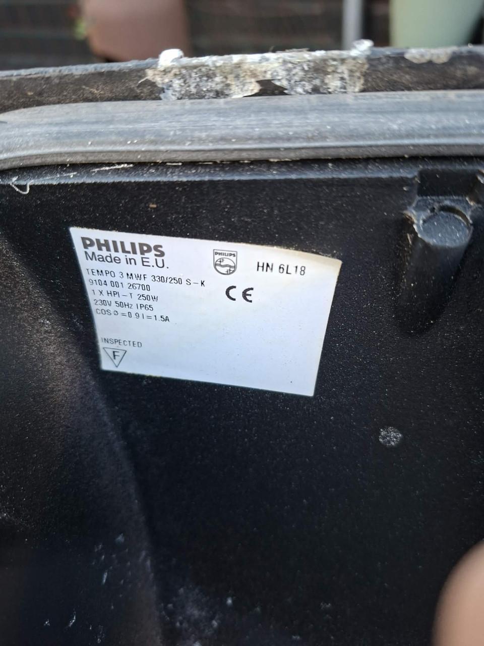 2 STUKS  PHILIPS 2500 WATT LAMPEN