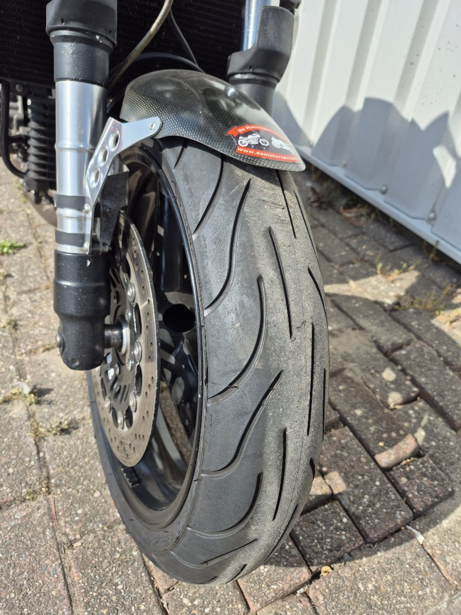 Triumph Street Triple uit 2004