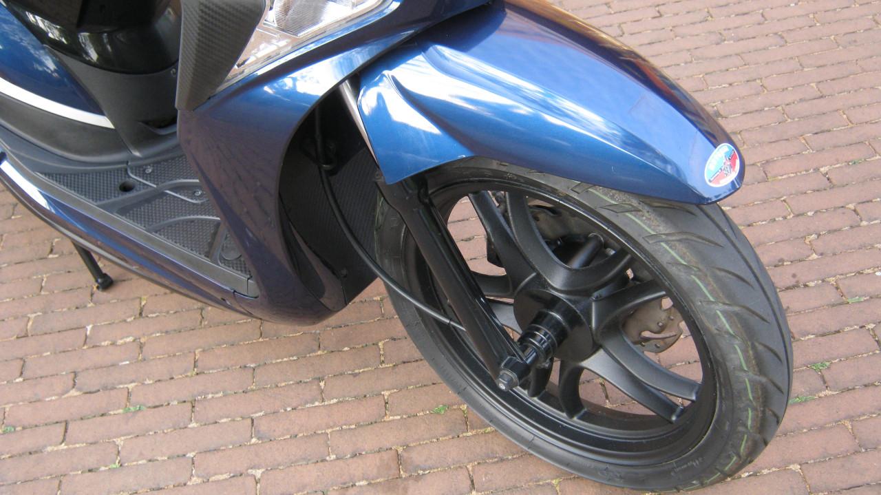 TE KOOP SYM SYMPHONI. ST MET 16 INCH WIELEN VOOR 995 EURO