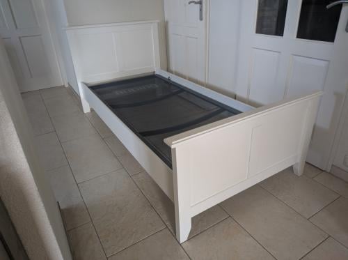 1 Persoons bed met Auping spiraal  (in goede nette staat ) 90 x 200