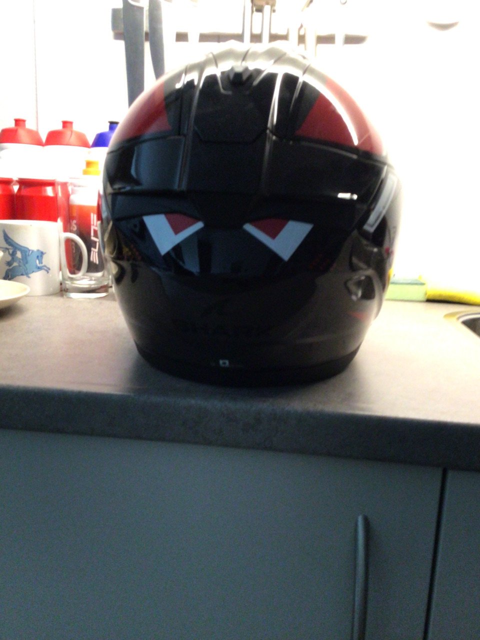 TE KOOP, SPLINTERNIEUWE, ONGEBRUIKTE SHARK MOTORHELM/BROMFIETSHELM!
