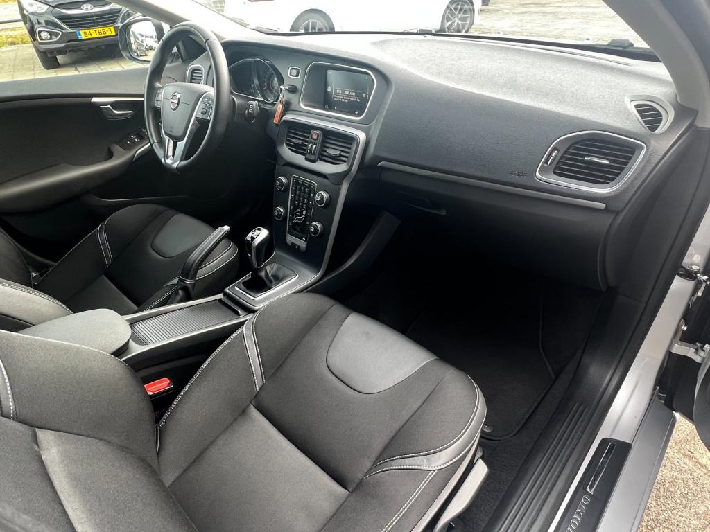 Volvo V40 2.0 t2 momentum, navi, afn. trekhaak enz...