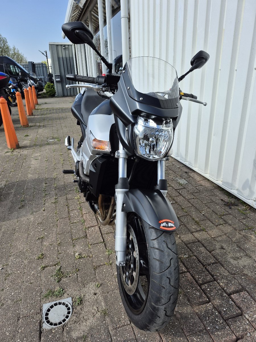 Suzuki GSR600 uit 2008