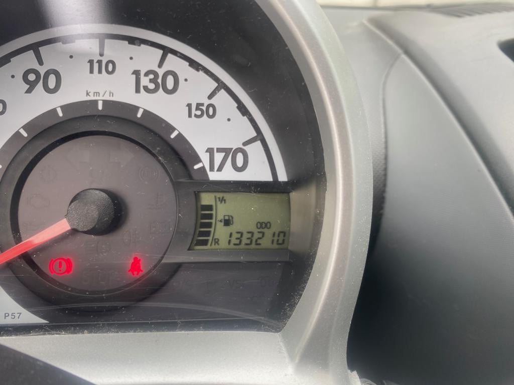 Peugeot 107 black en silver 1.0, 3mnd gar., jaar apk, beurt, carplay radio
