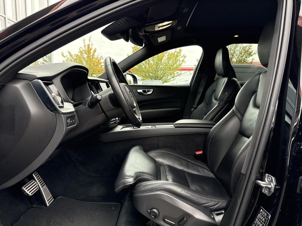 Volvo XC60 2.0 t6 plug-in hybrid awd plus dark r-design | pano | stoelverw.