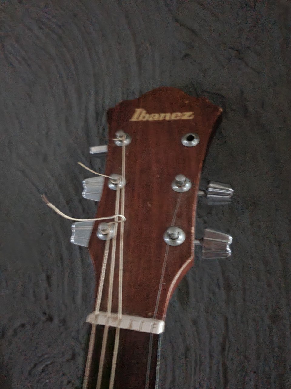 Mooie elektro akoestische gitaar van het merk Ibanez V 300....