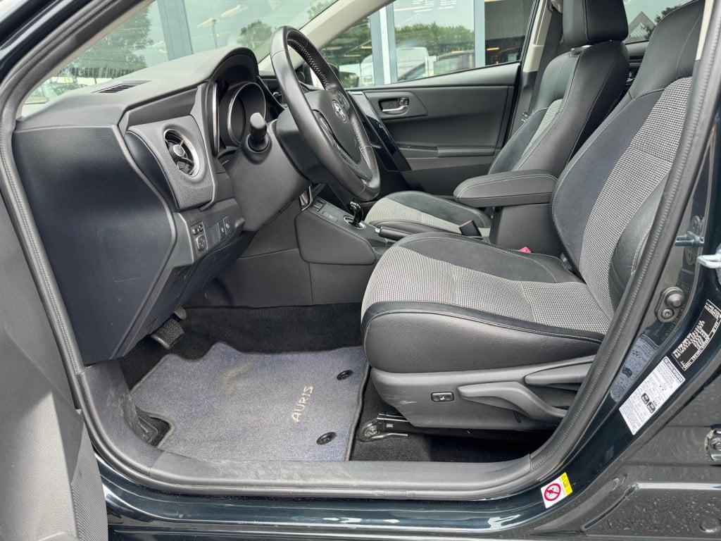 Toyota Auris 1.8 hybrid lease pro