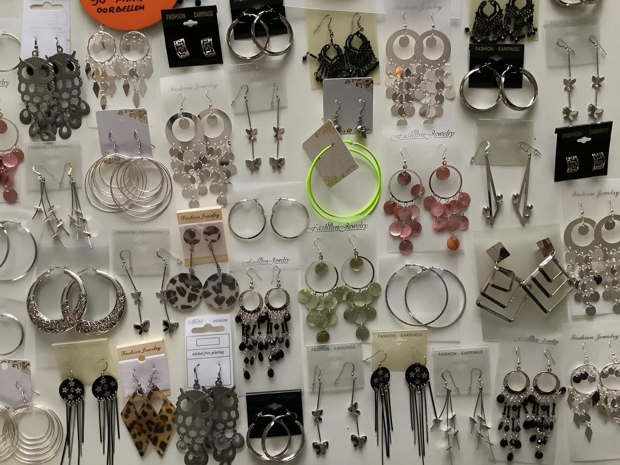 Partij hele mooie oorbellen. ( partij 18)