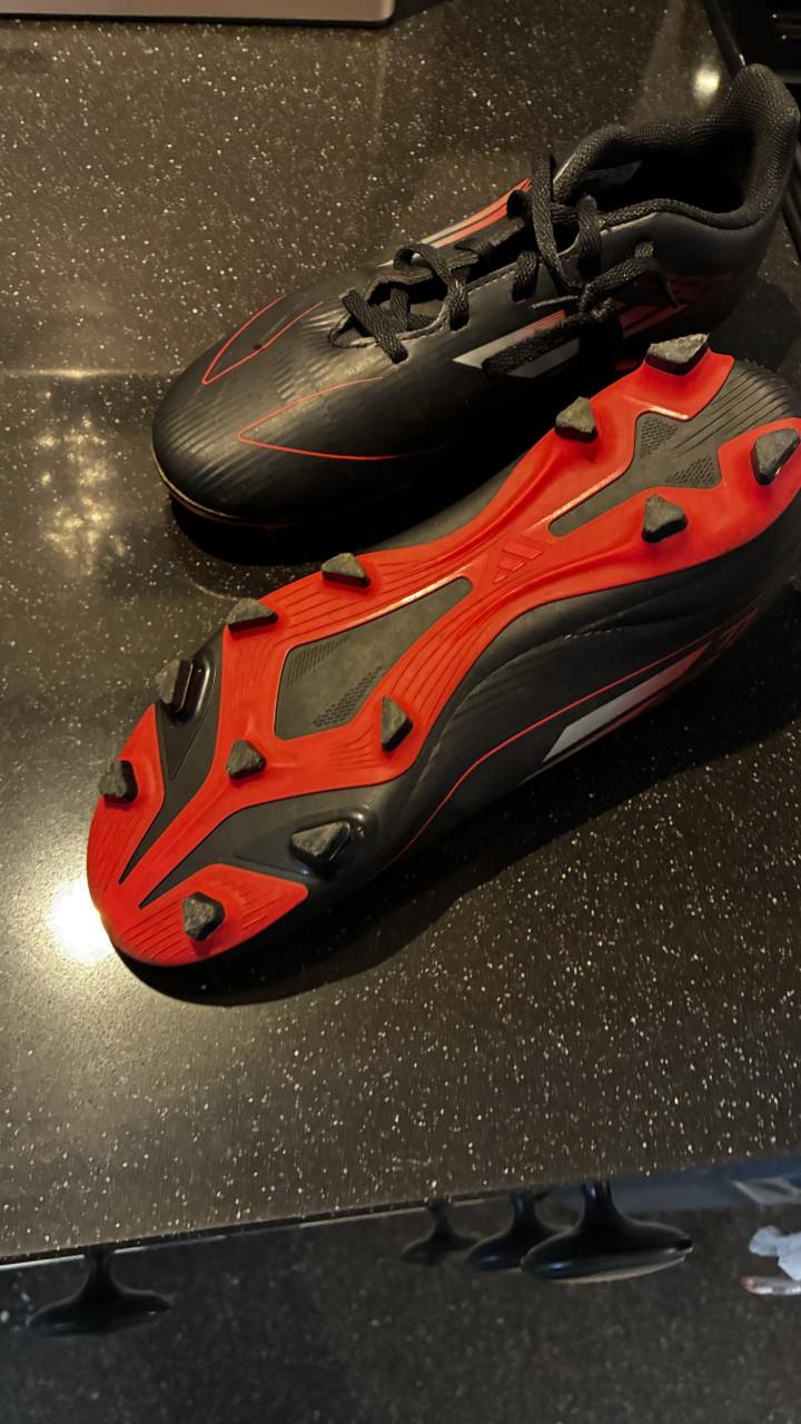 Adidas voetbalschoenen 2 paar, voor 1 prijs tezamen