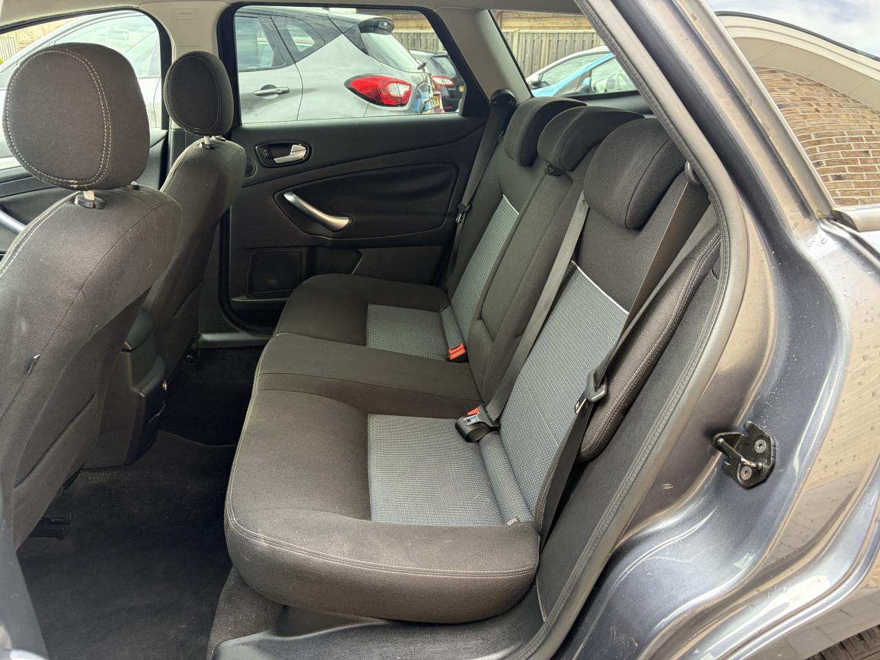 Ford Mondeo Wagon 1.6-16V Trend Airco Navigatie 122Dkm PDC LMV